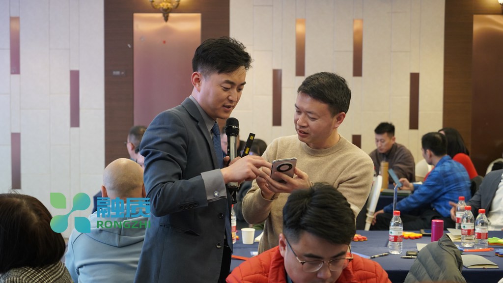 退休人员AI办公课：银发族智能助手使用